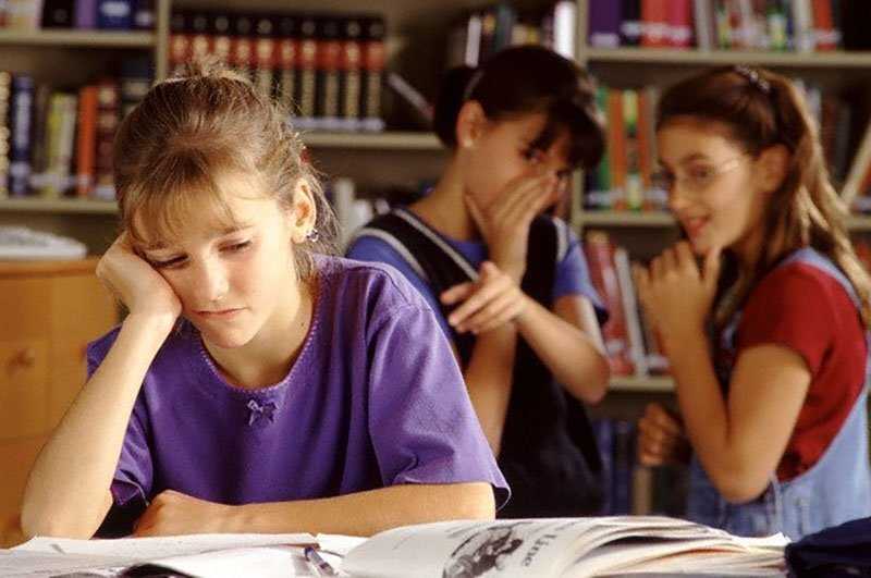 Как помочь подростку освоиться в новой школе? 7 полезных советов психологов