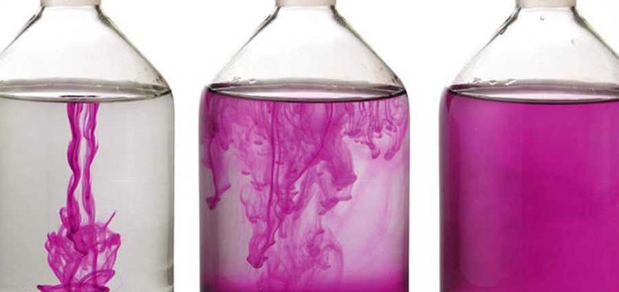 Юный химик пролил дома на ткань раствор, содержащий 5 г перманганата калия. какие реактивы ему