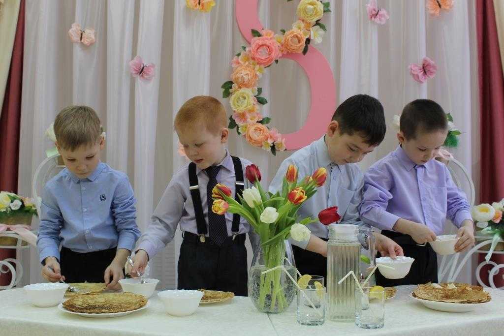 Идеи фотосессии на 8 марта в студи, на улице и дома | 100 фото