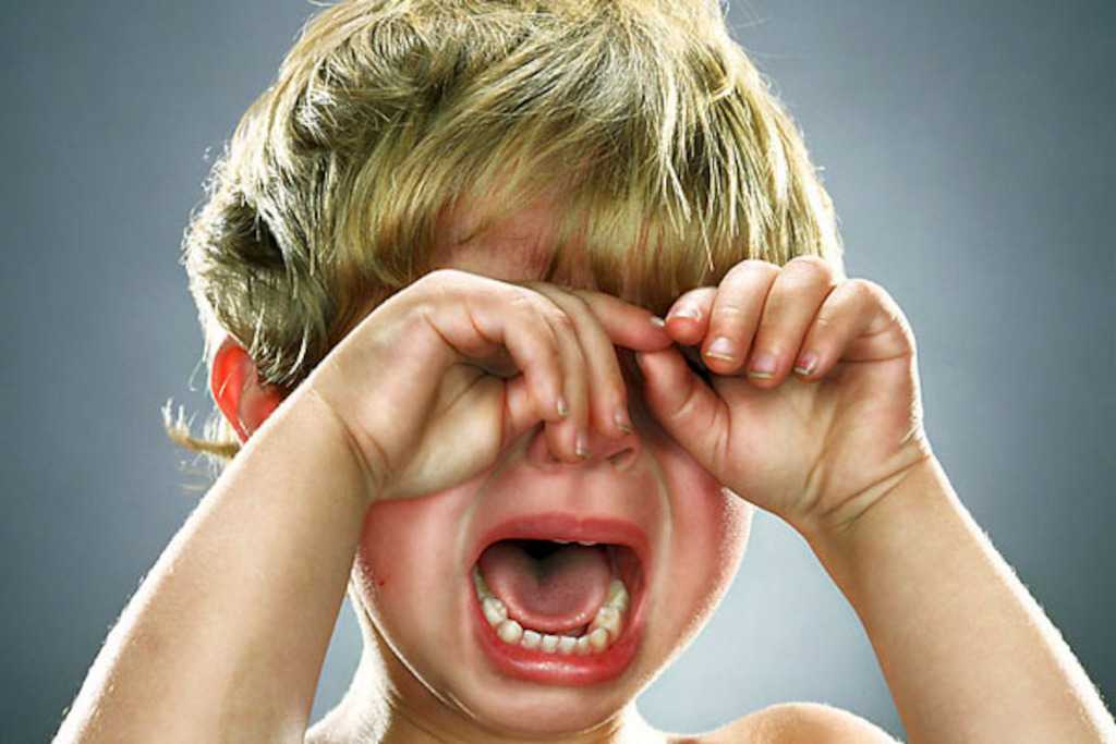 Как реагировать на слезы ребенка? топ-5 ошибок родителей