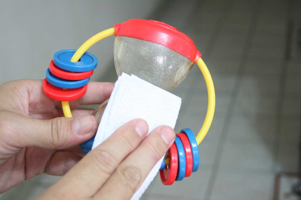 Внутри постоянно растет плесень: как отмыть детские резиновые игрушки для купания