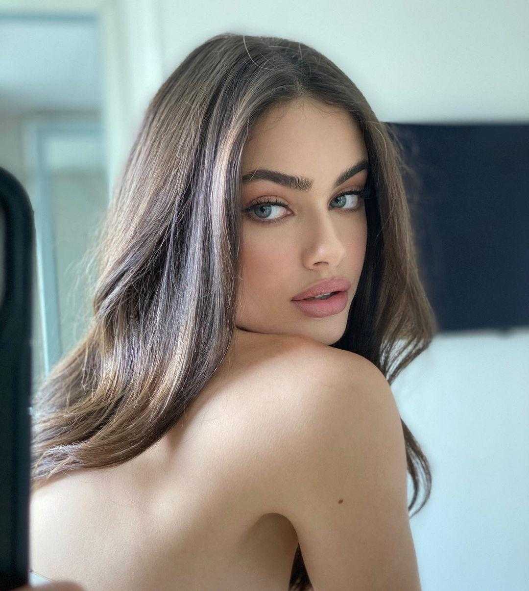 Топ – 20 знаменитостей с самыми красивыми глазами (40 фото)