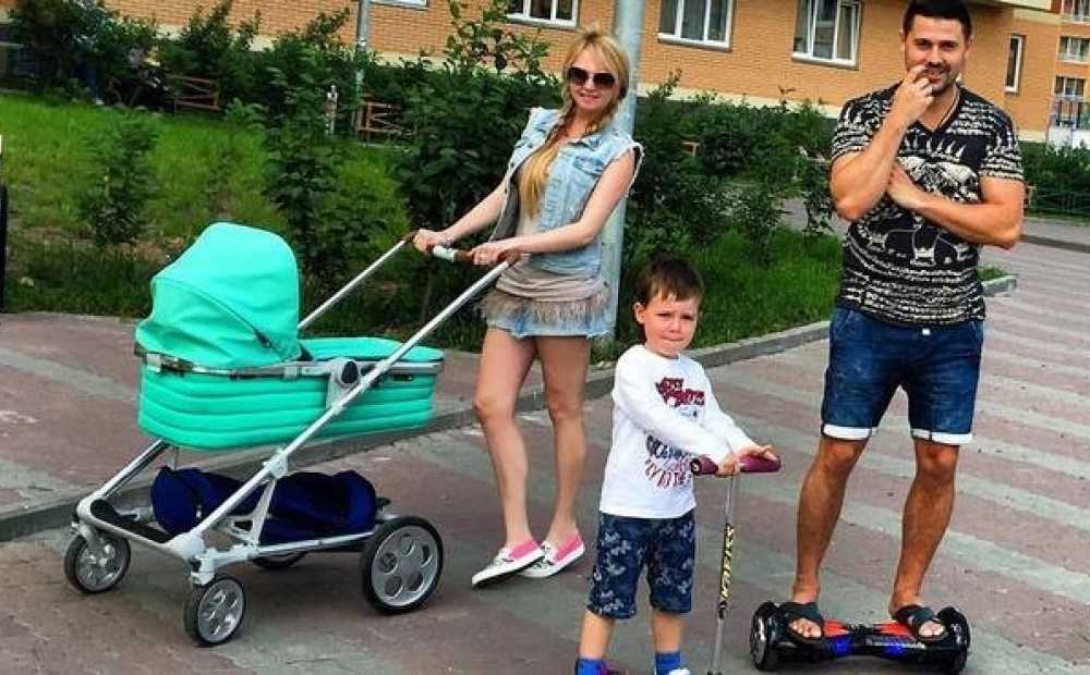 Новый год - весёлый праздник.