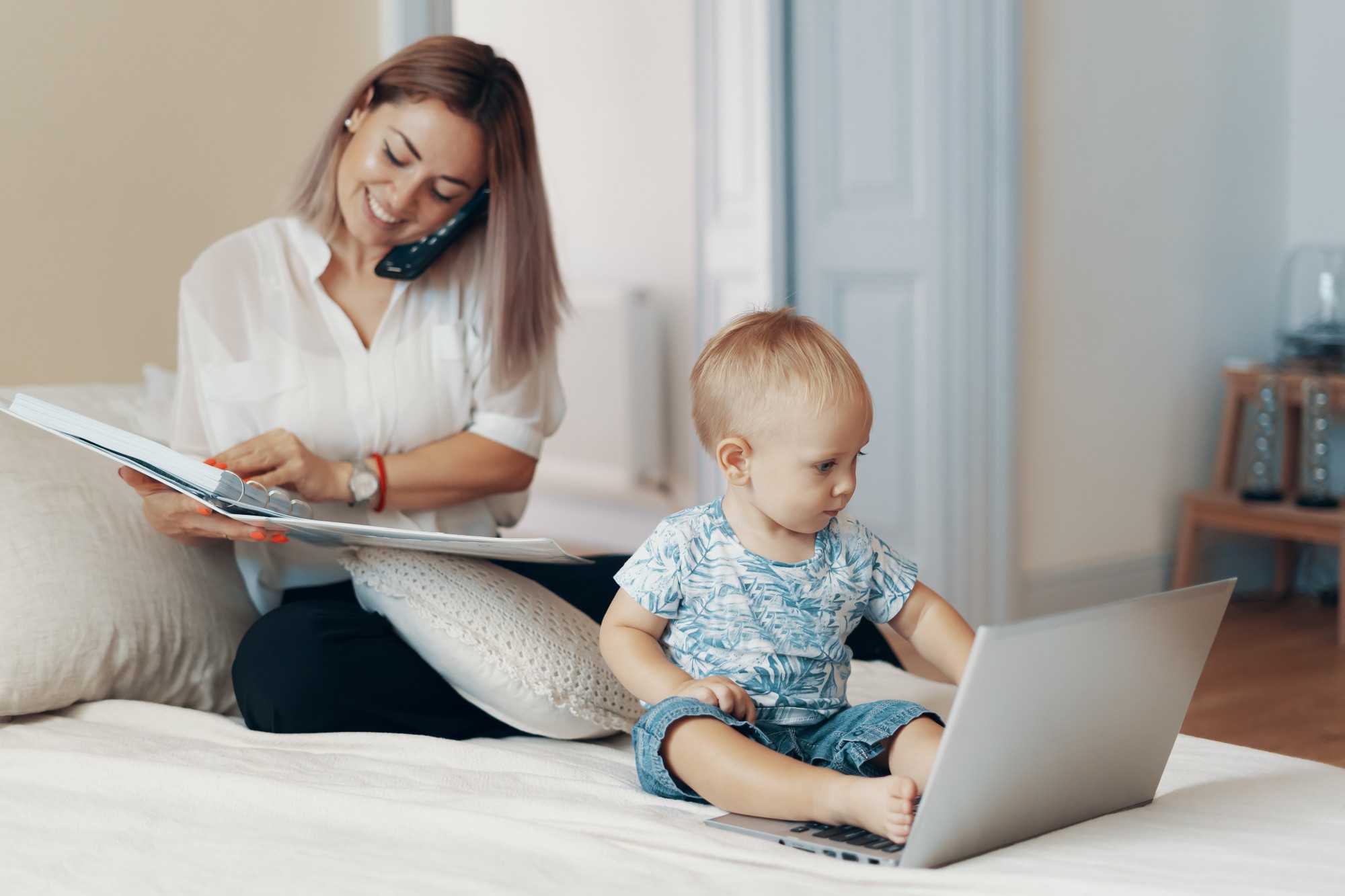 Как совместить работу матери и заботу о малыше?