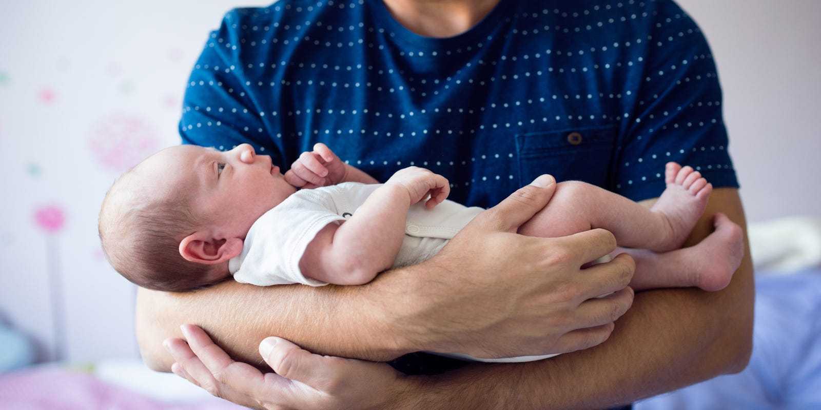 Маленький пришелец: почему новорожденные так странно выглядят — фото