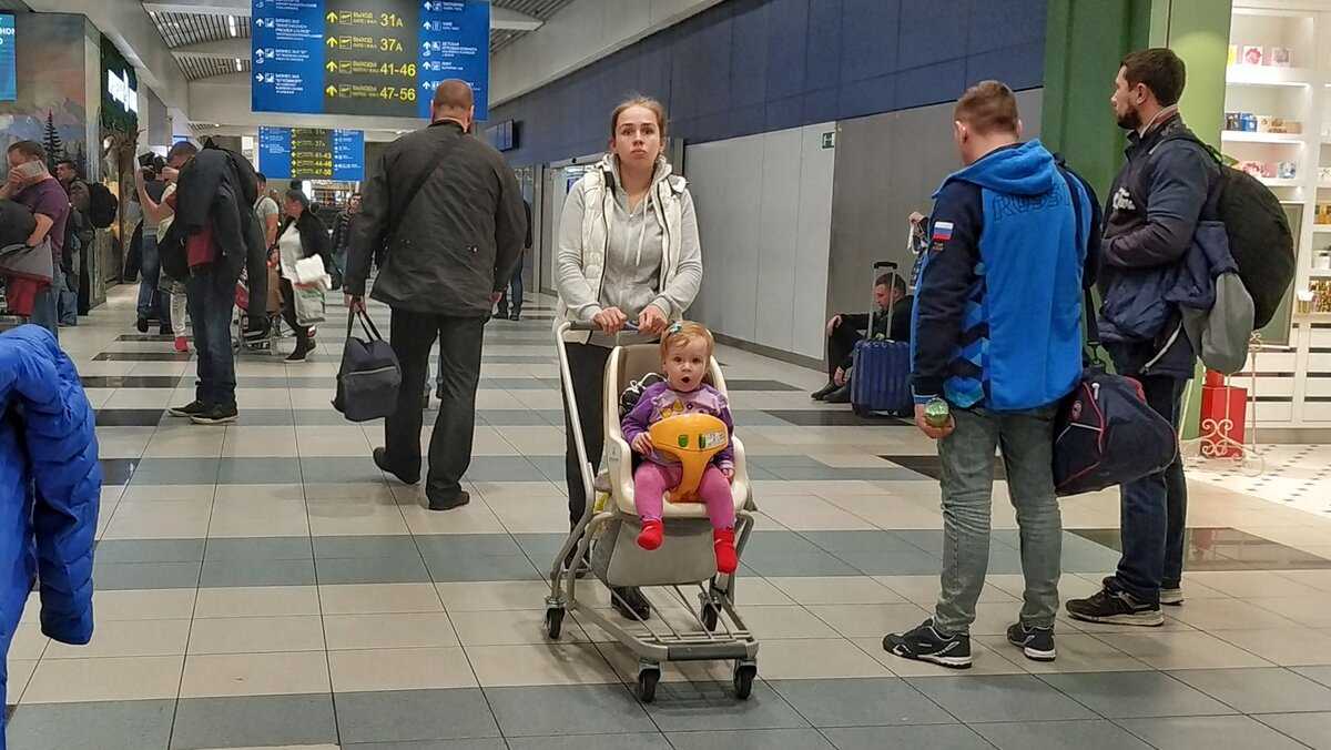 Стоит ли покупать коляску с рук: все, что нужно знать