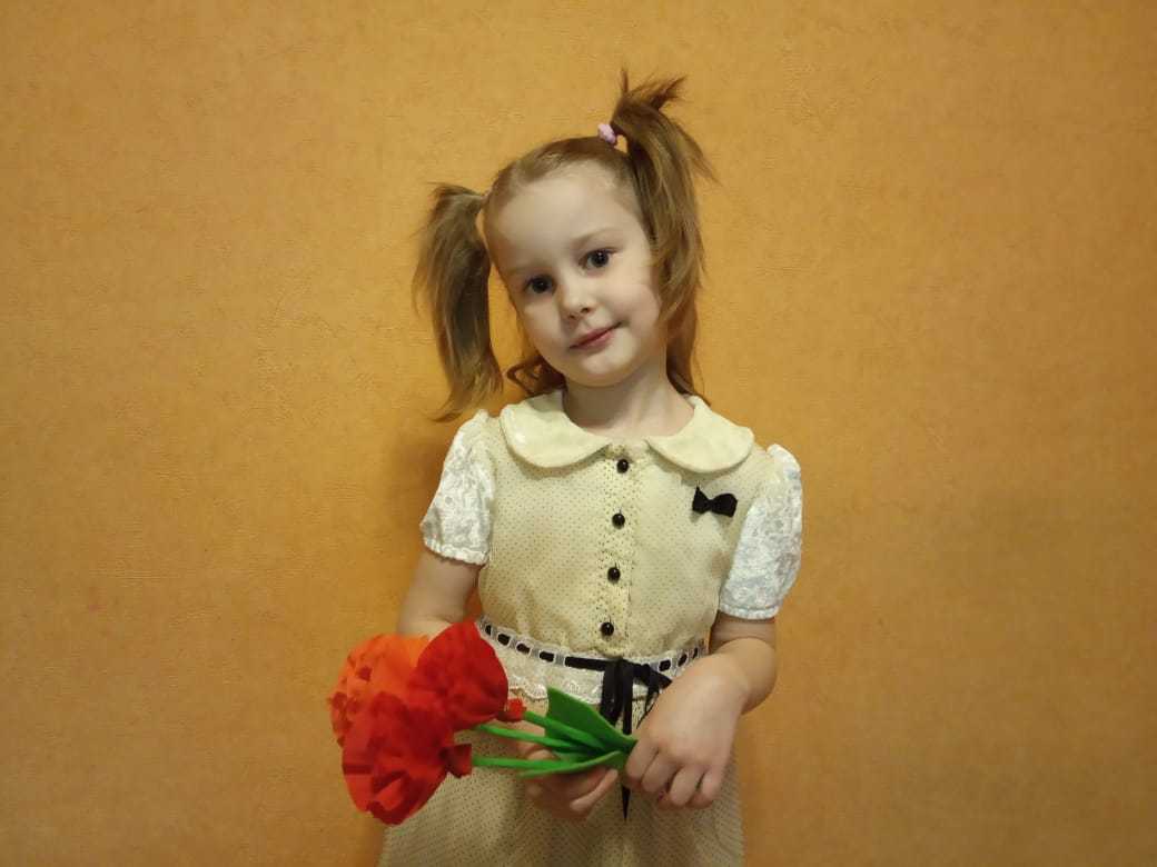 4-летняя варя ивлева читает наизусть стихотворение андрея дементьева баллада о матери