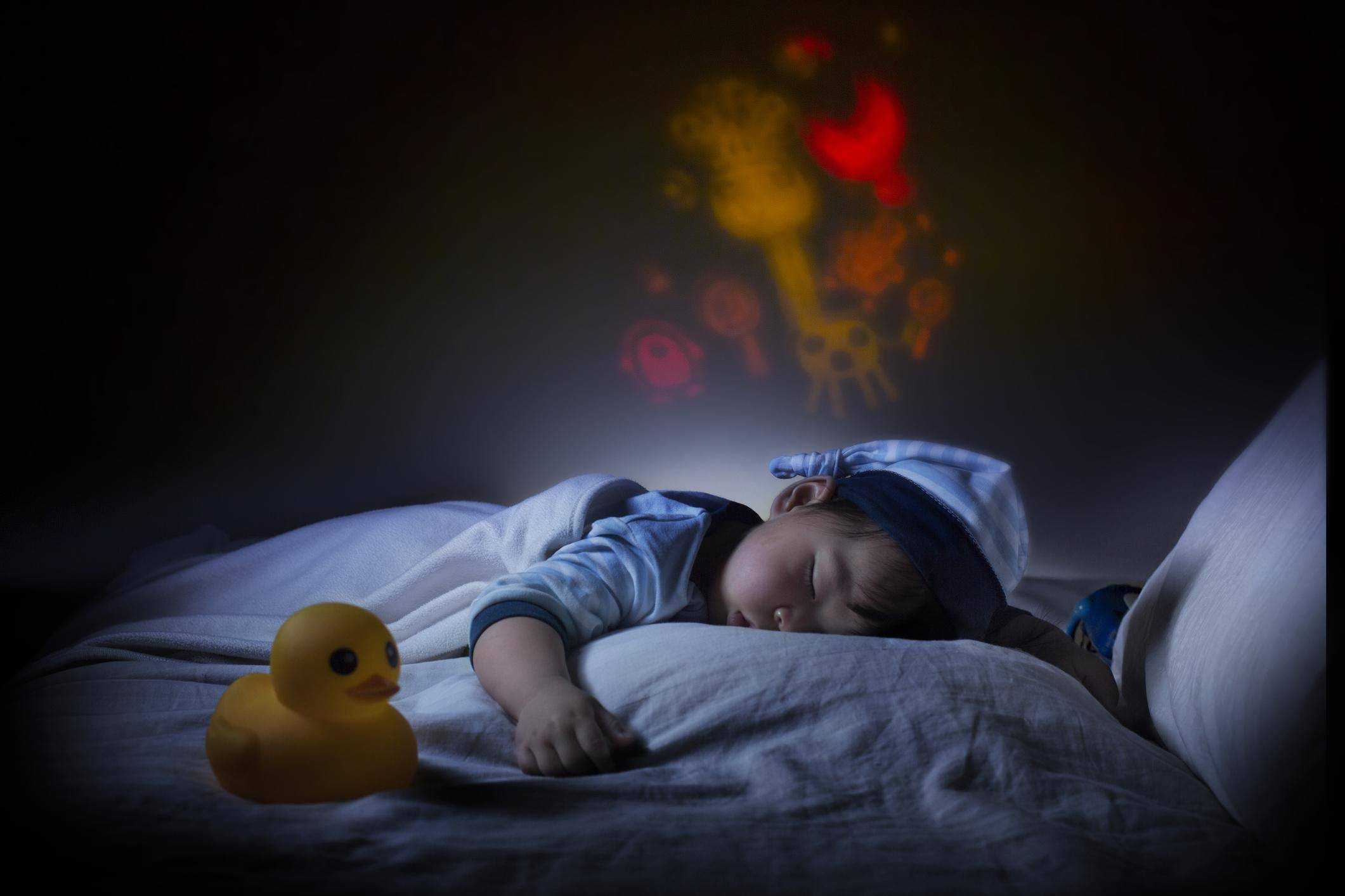 Как научить ребенка спать всю ночь