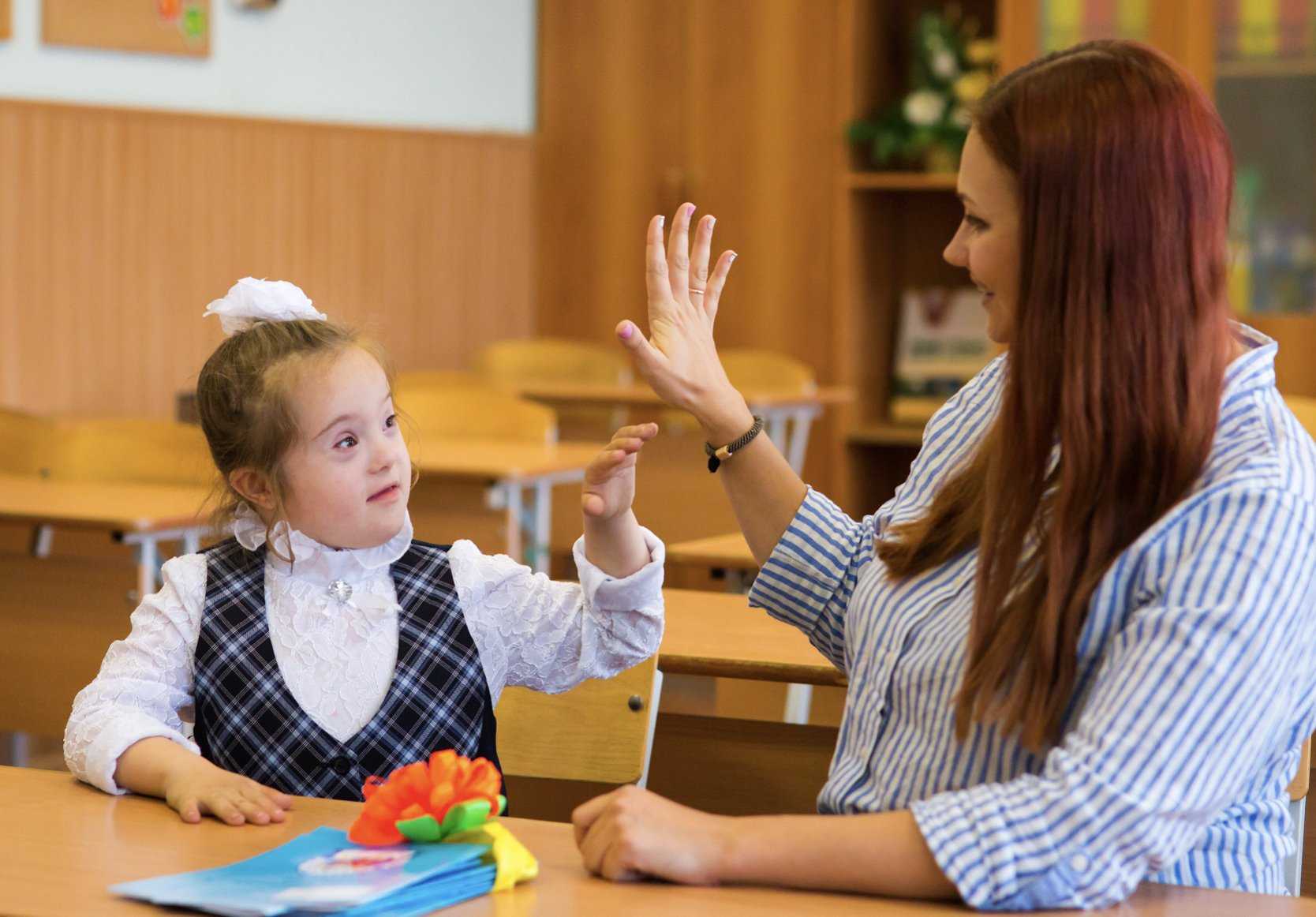 Как вести себя с ребенком аутистом?