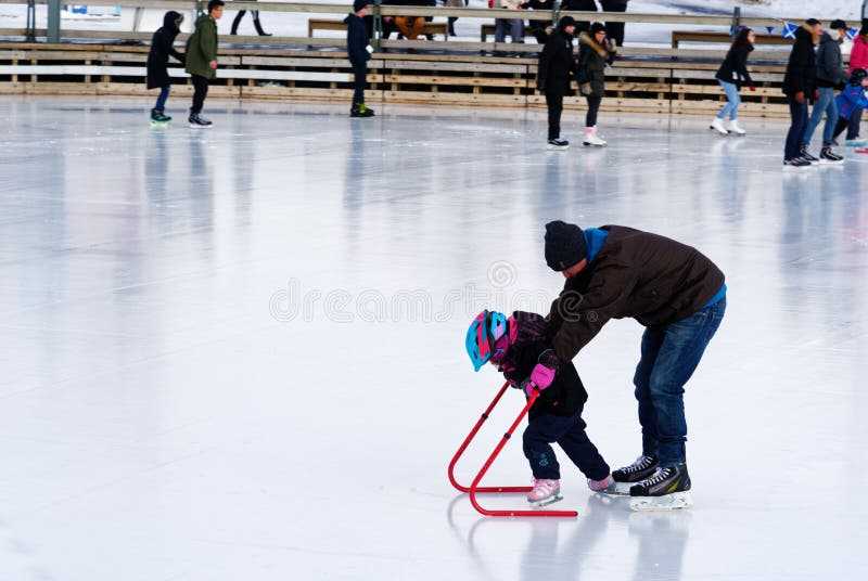 На чем катаются дети зимой с горки, санки, ледянки, таблетки, ватрушки, надувашки, круги