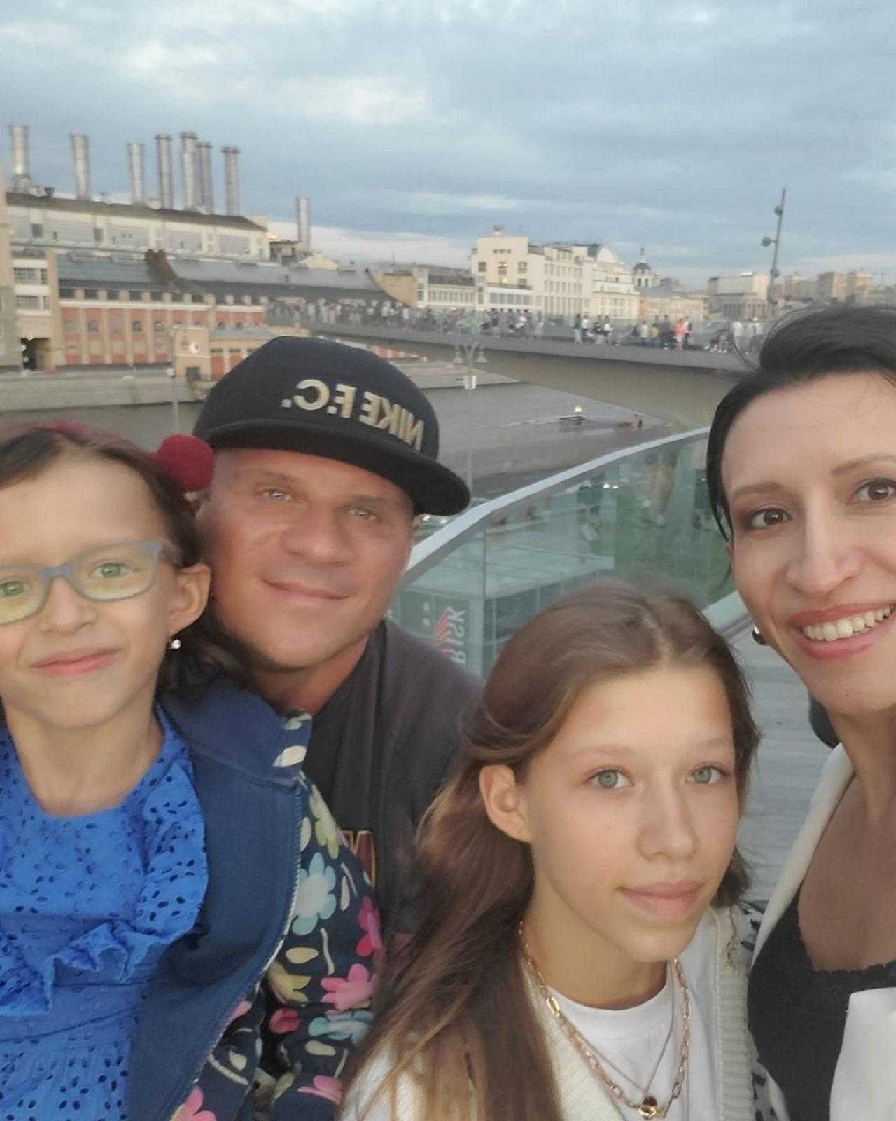 Елена борщева с мужем и детьми