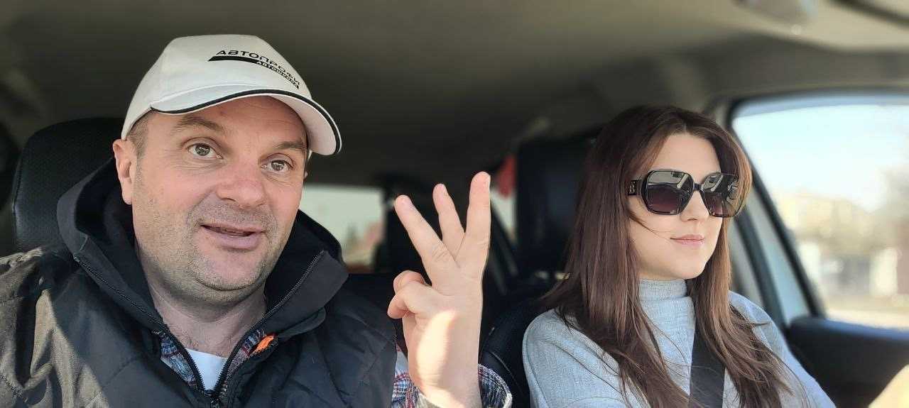 7 признаков, по которым можно понять, что вам нравитесь инструктору по вождению