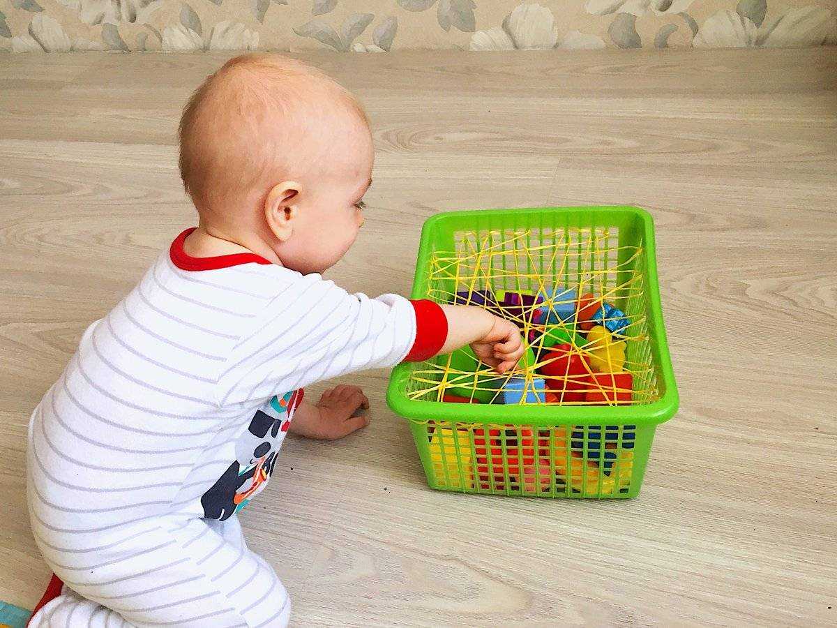 Годовалых малышей  надолго увлечь сложно Но наш игровед дмитрий пряник вспоминает игры, в которые играл с сыном, а также придумывает новые игры для племянницы