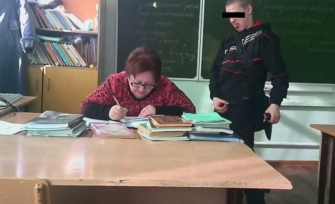 В классе с агрессором. что делать, если одноклассник ребенка "псих"? - the jizn